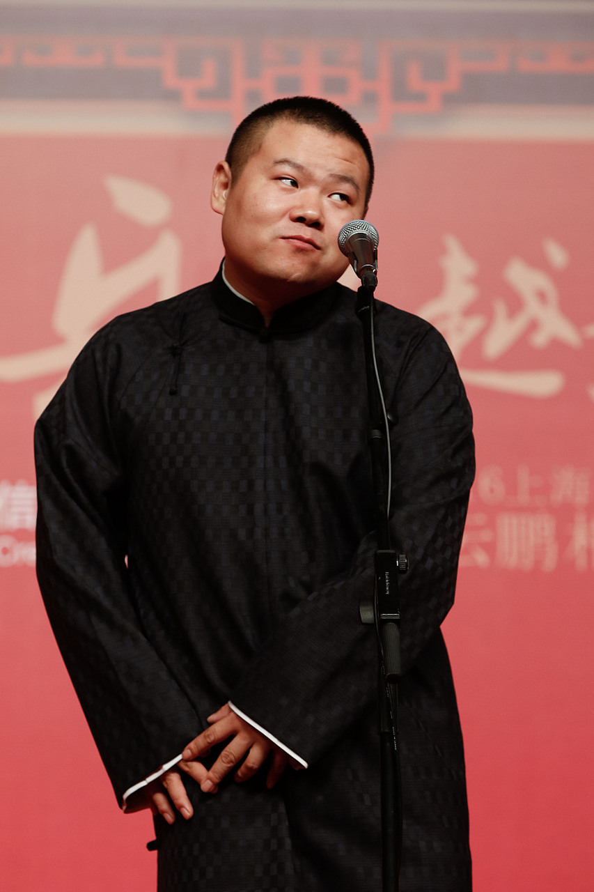 岳云鹏为了逗观众开心,经常说一些"屎尿屁"等低俗的东西,有一天,孙越