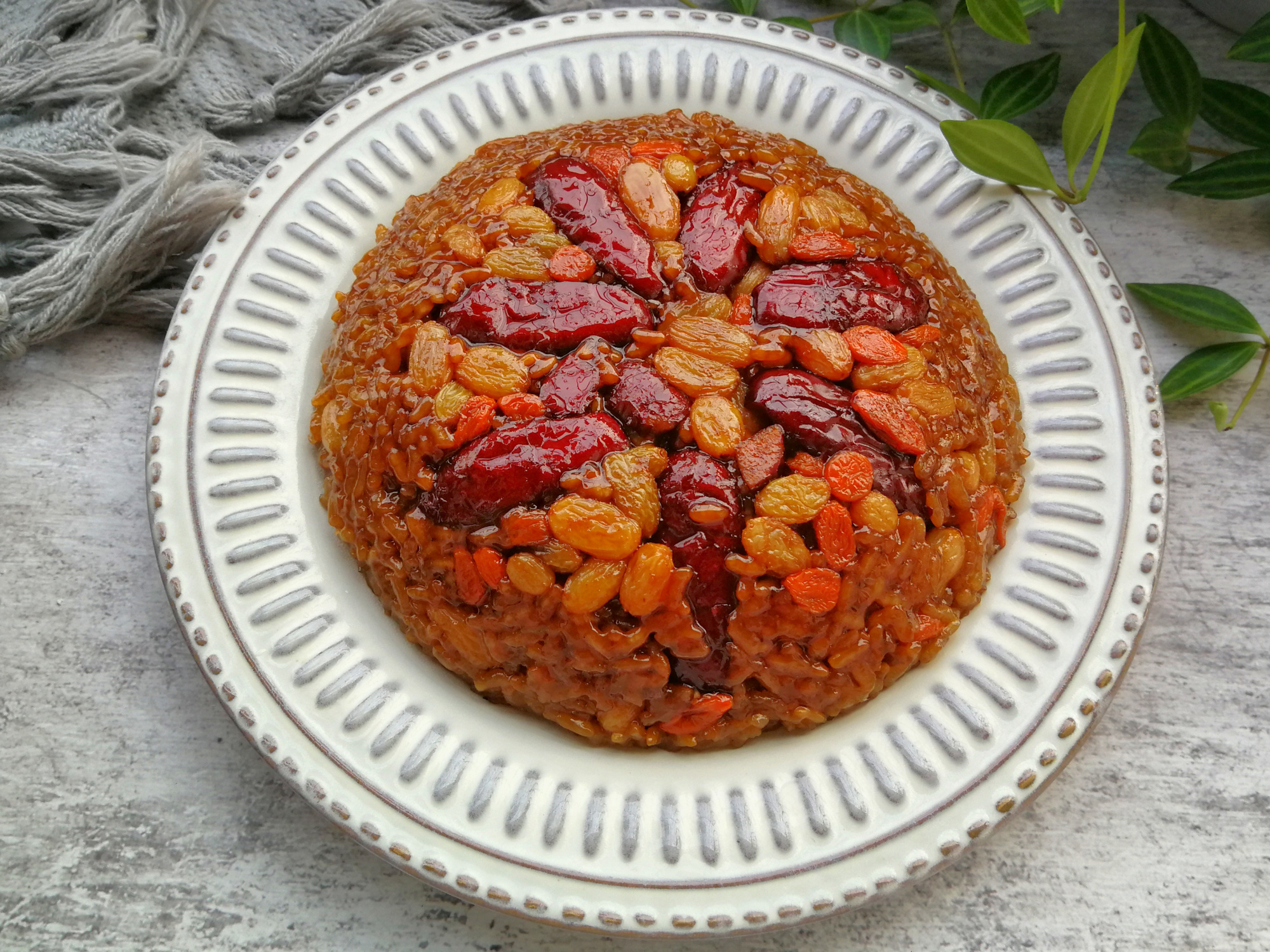 红糖糯米饭的家常做法,色泽红亮,软糯香甜,寓意好宴客有面子