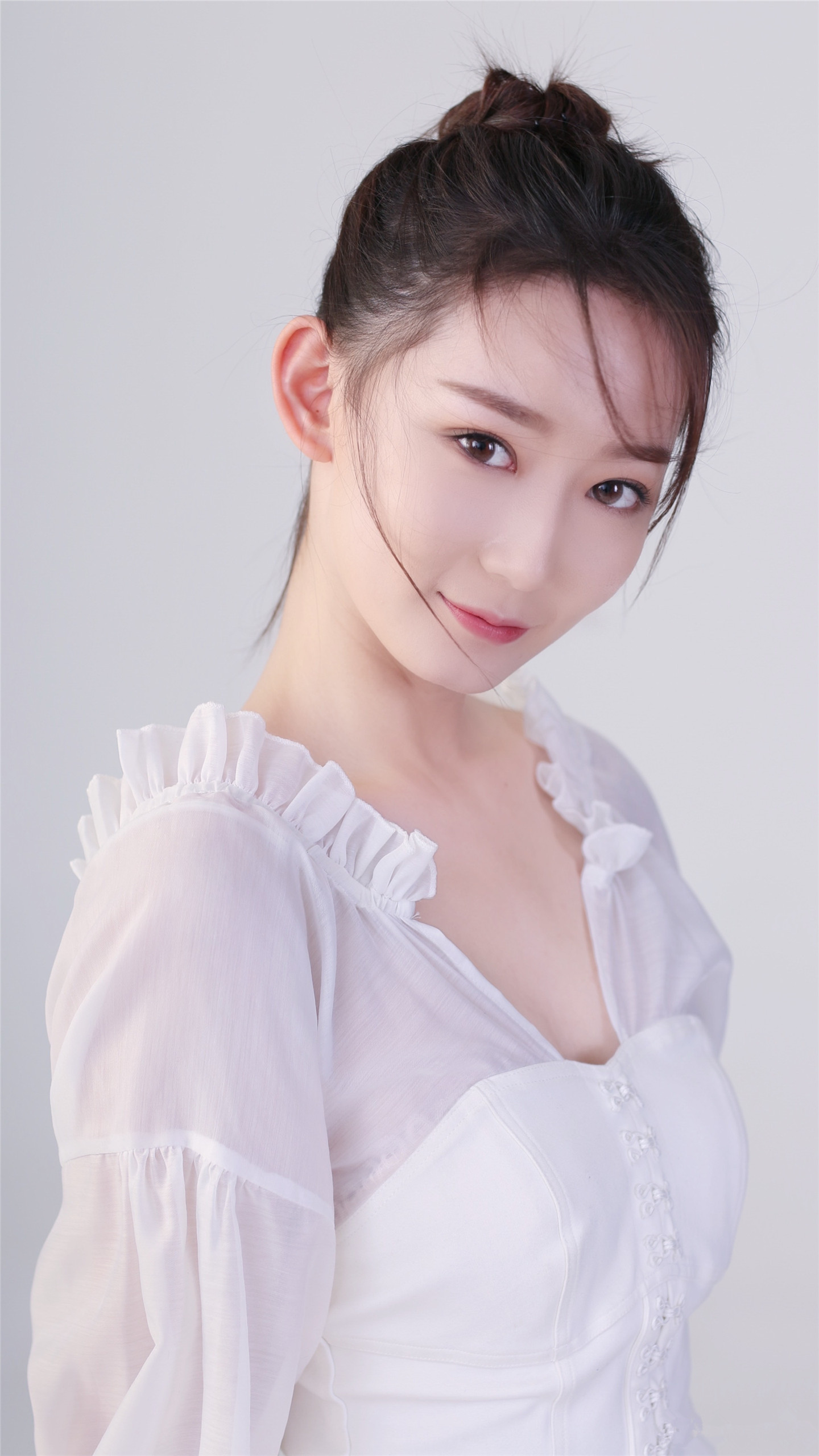 人像摄影:冰肌玉骨的漂亮女子 转载自百家号作者:经典之美