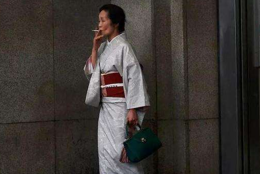 日本人的抽烟方式,可能是长寿的一个因素,中国烟民也该看看了