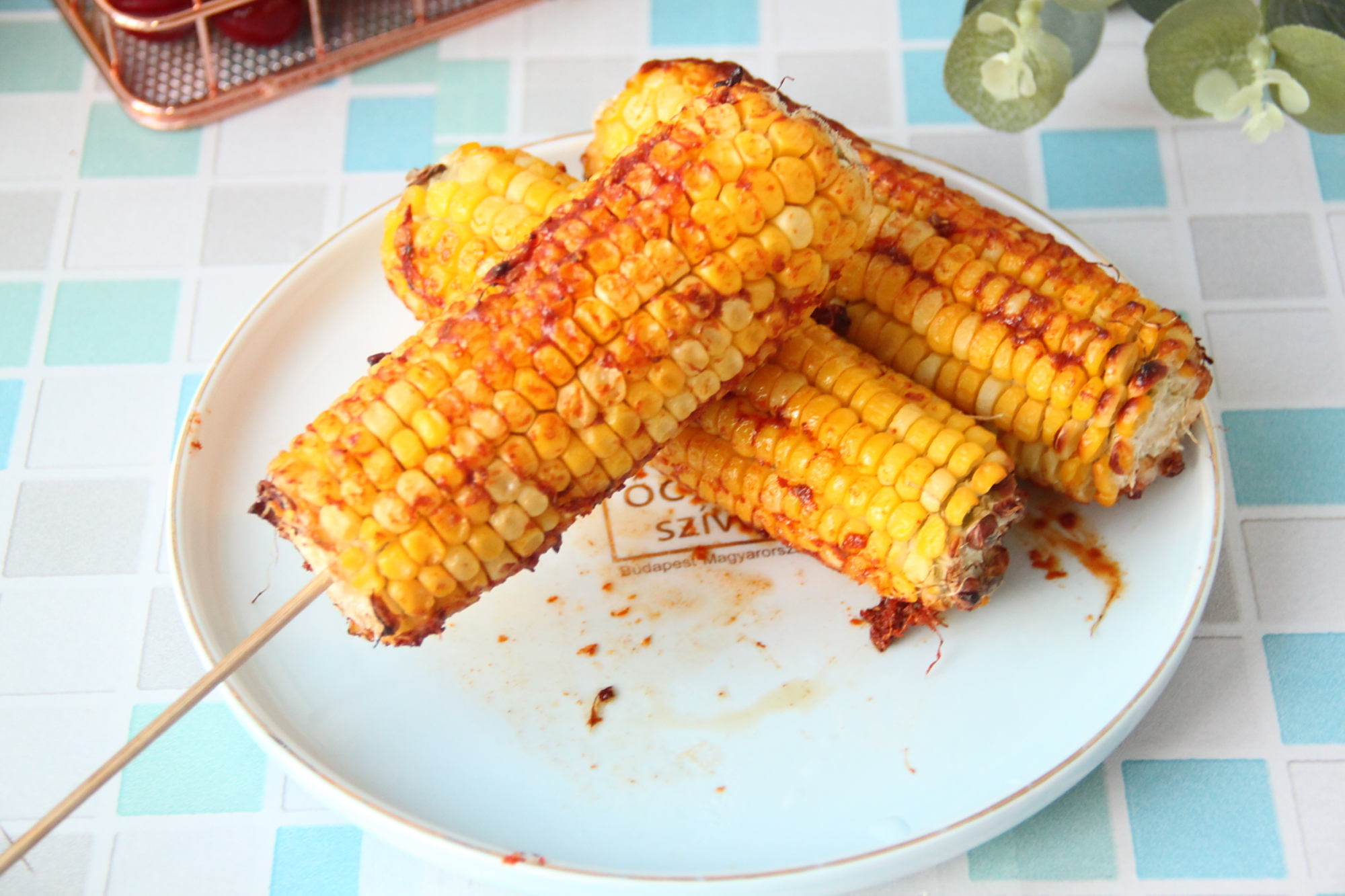 有个四川的网友说,他在东北吃烧烤,点了5串烤玉米,结果上来了5个又大