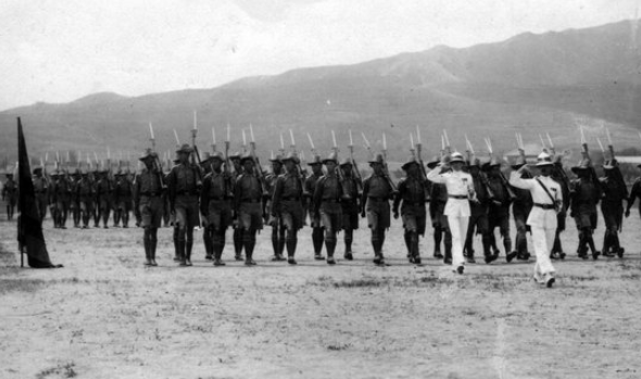 一组香港警察纪实老照片:与成龙不同,他们真的来自山东