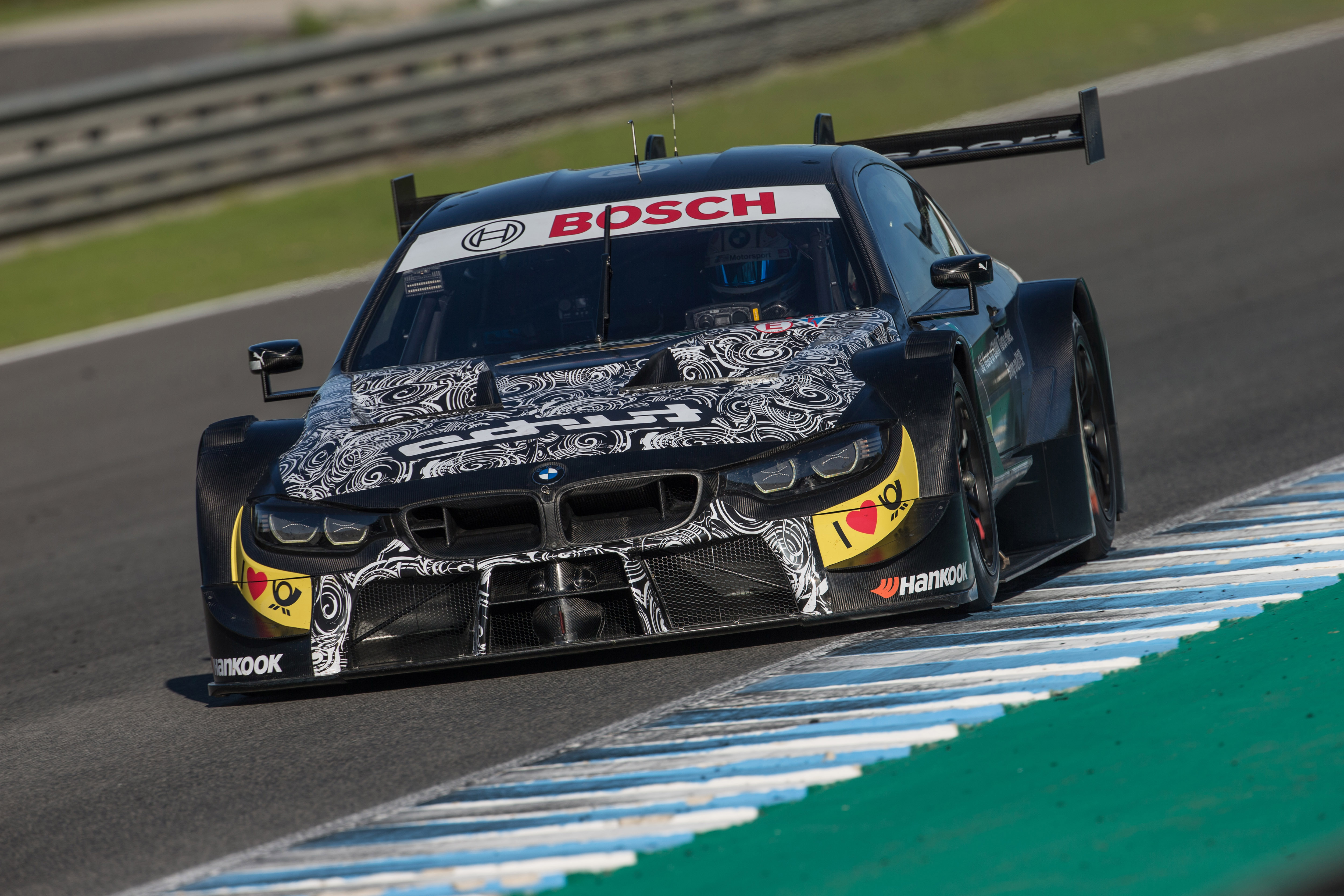 对于即将到来的19赛季,宝马对m4 dtm的发动机做出了不少改进.