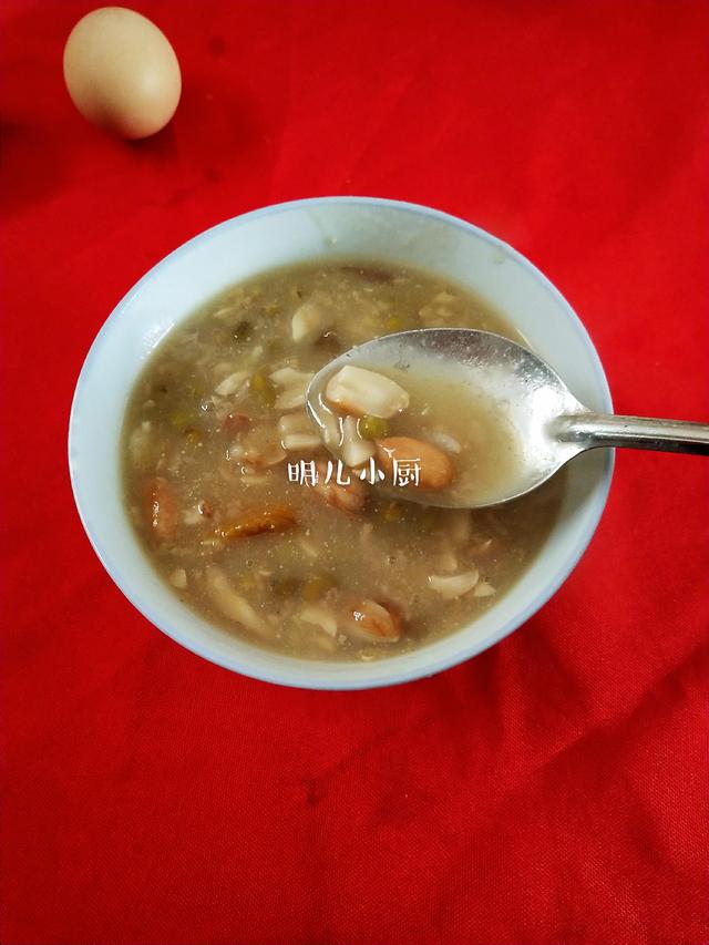 远嫁城市的姐姐回娘家,母亲做了地瓜干胡豆和骨头汤,猜姐姐吃啥