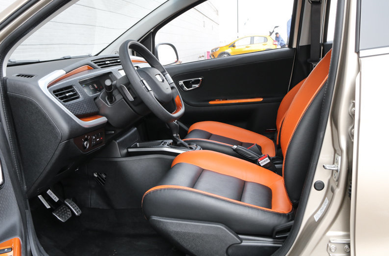 看这款吉利汽车-远景x1,整体显得十分大气,给予人一种豪华感