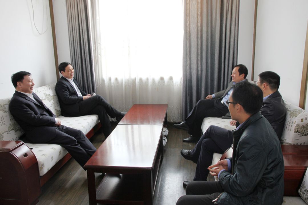 赣榆区检察院党组书记,检察长刘波到海头镇党委,民营企业走访调研