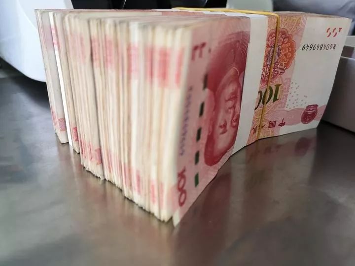 10万一捆的现金图片图片