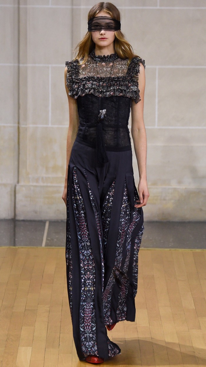 时装周:模特们找到时尚定位,展现魅力自我,造型活力四射