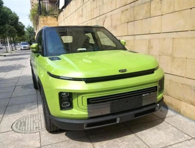 "翠绿色"车漆成亮点