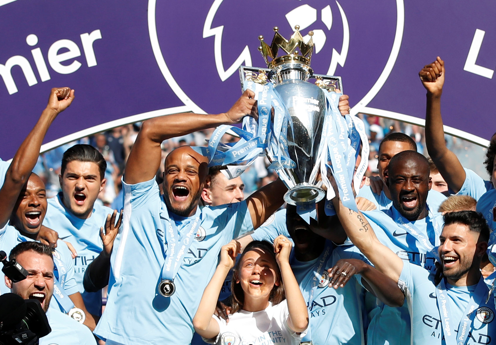 足球——英超:曼城队夺得联赛冠军(3)