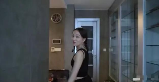 带你看看张韶涵的豪宅,全屋都是灰色的墙壁,入住不怕压抑吗?