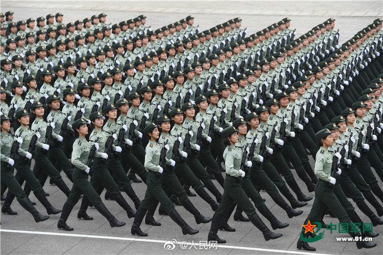 阅兵方阵最美女兵图片