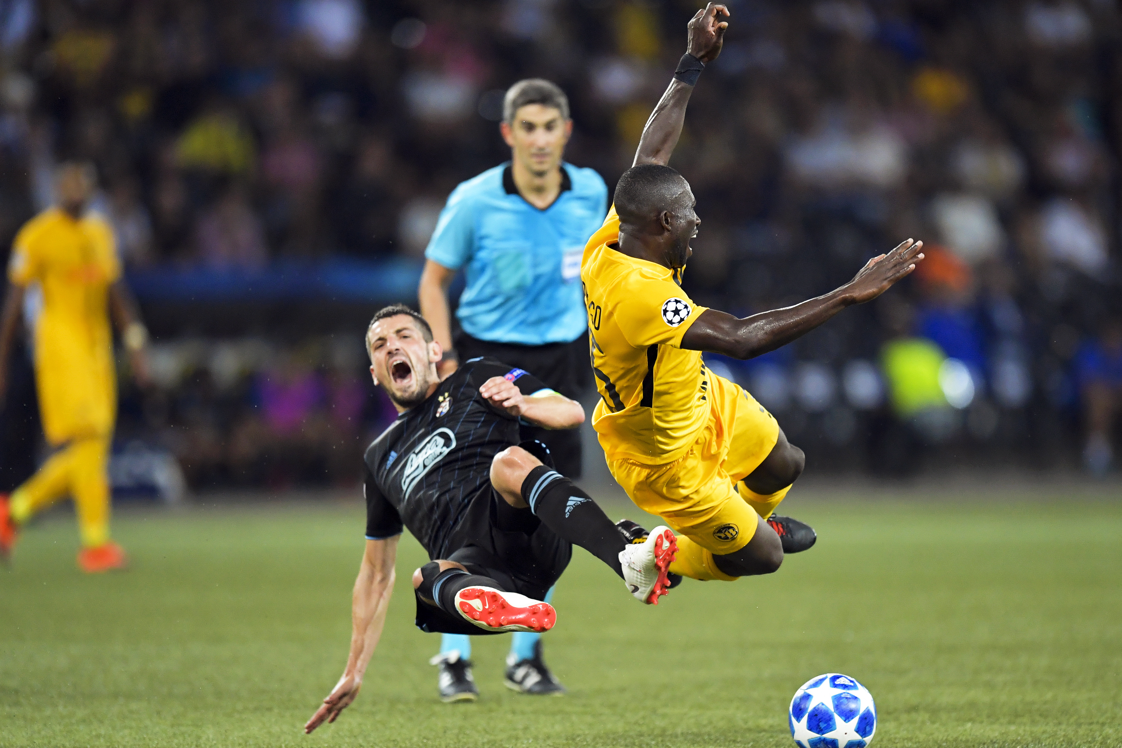 足球——欧冠资格赛:伯尔尼年轻人战平萨格勒布迪纳摩(27)