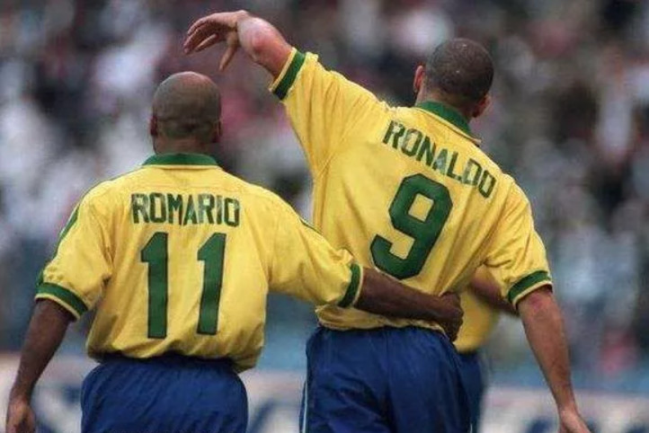 卡恩用大罗与罗马里奥的位置概念,帮助德国队解决"门将交接"