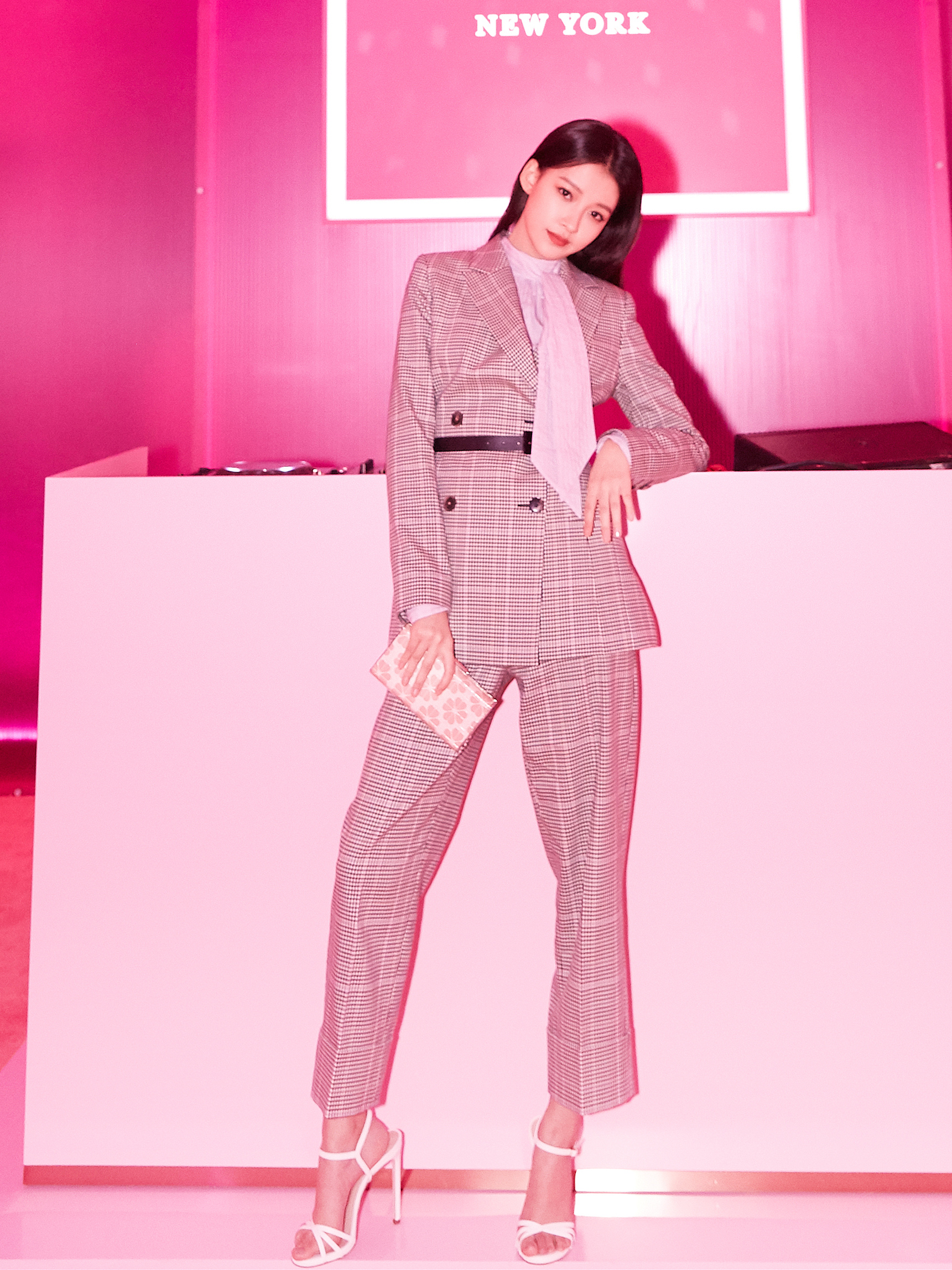 孙怡衣品真是绝了,一场活动两套造型,风格差距却这么大?