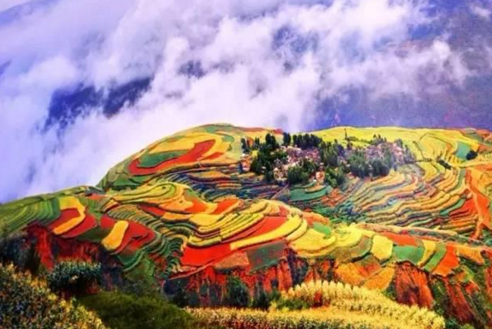 五光十色,很多人都选择来这里旅游,有没有让你产生旅游的想法?