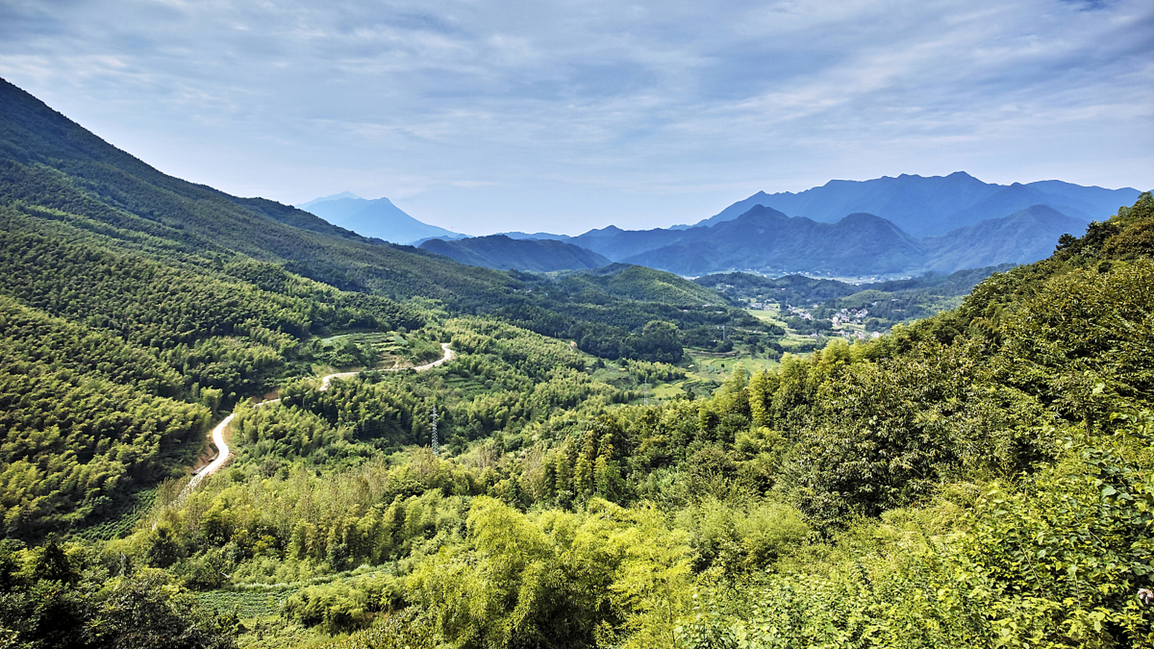 浙江杭州的径山,位于余杭区长乐镇,是一处令人心驰神往的旅游胜地.