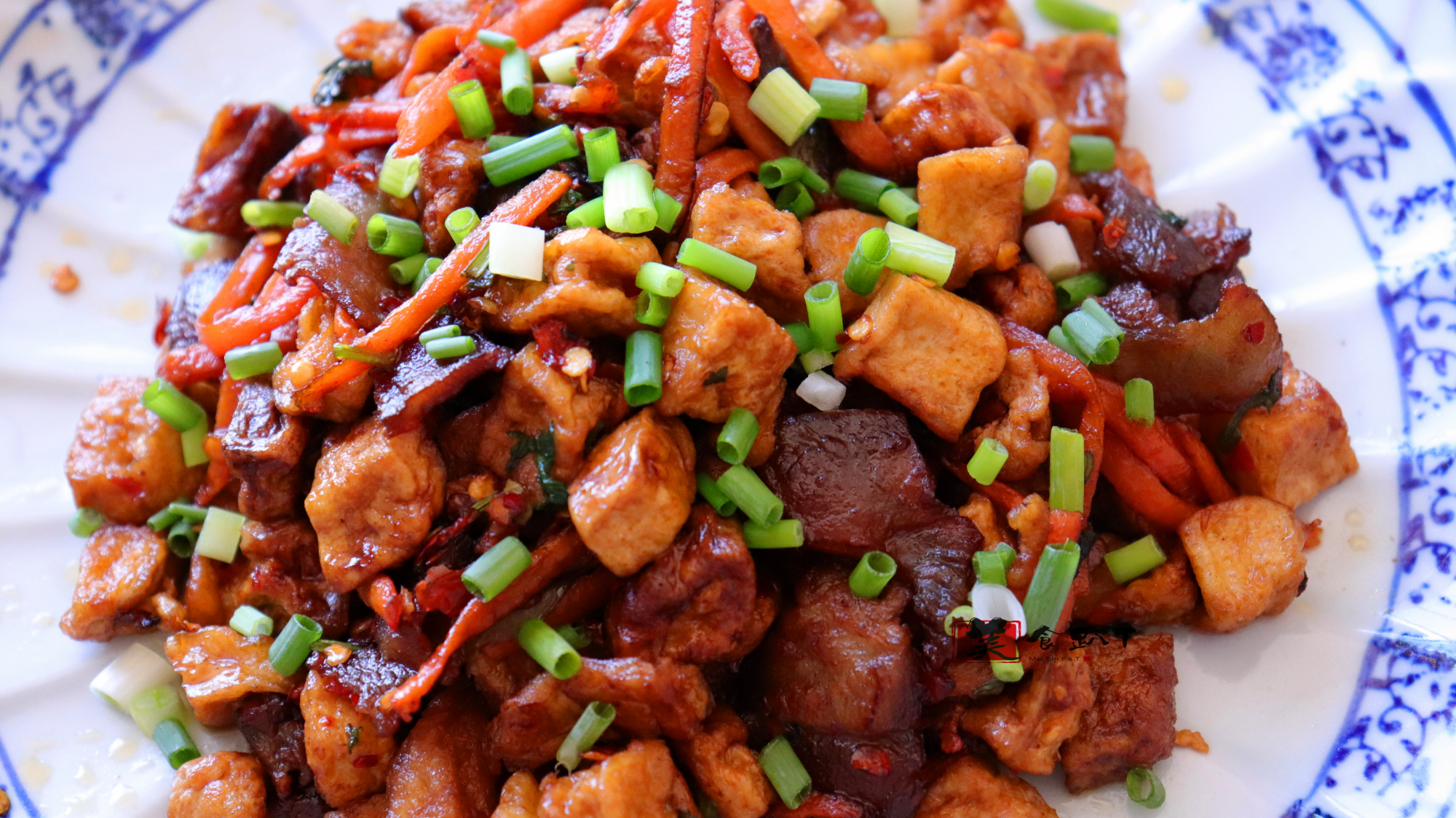 风味小炒吃不腻的私房菜,豆腐改刀切小块炒起来,又多一道下饭菜