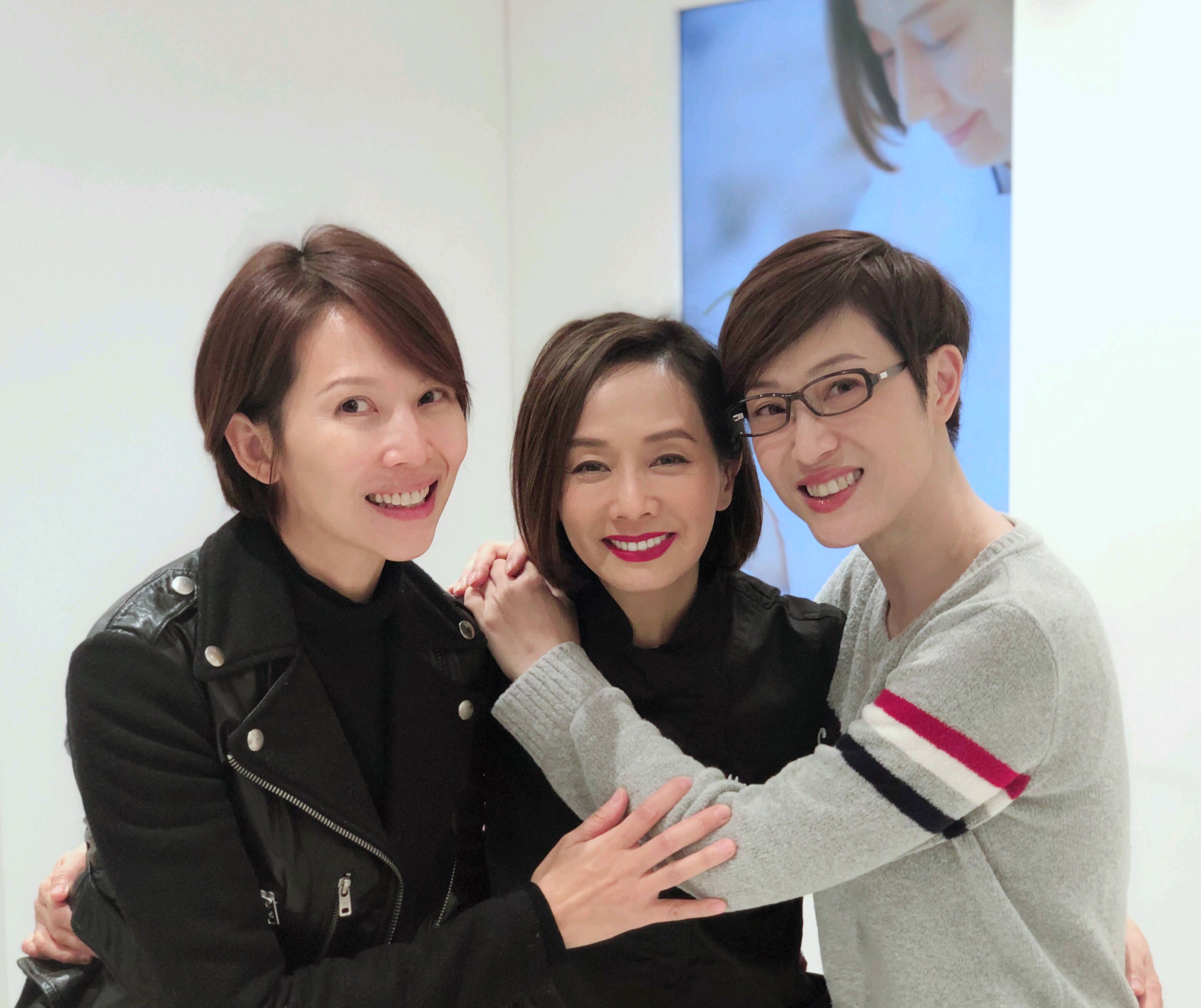 蔡少芬陈法蓉助阵毛舜筠曲奇店,蔡少芬素颜出镜,气色俱佳