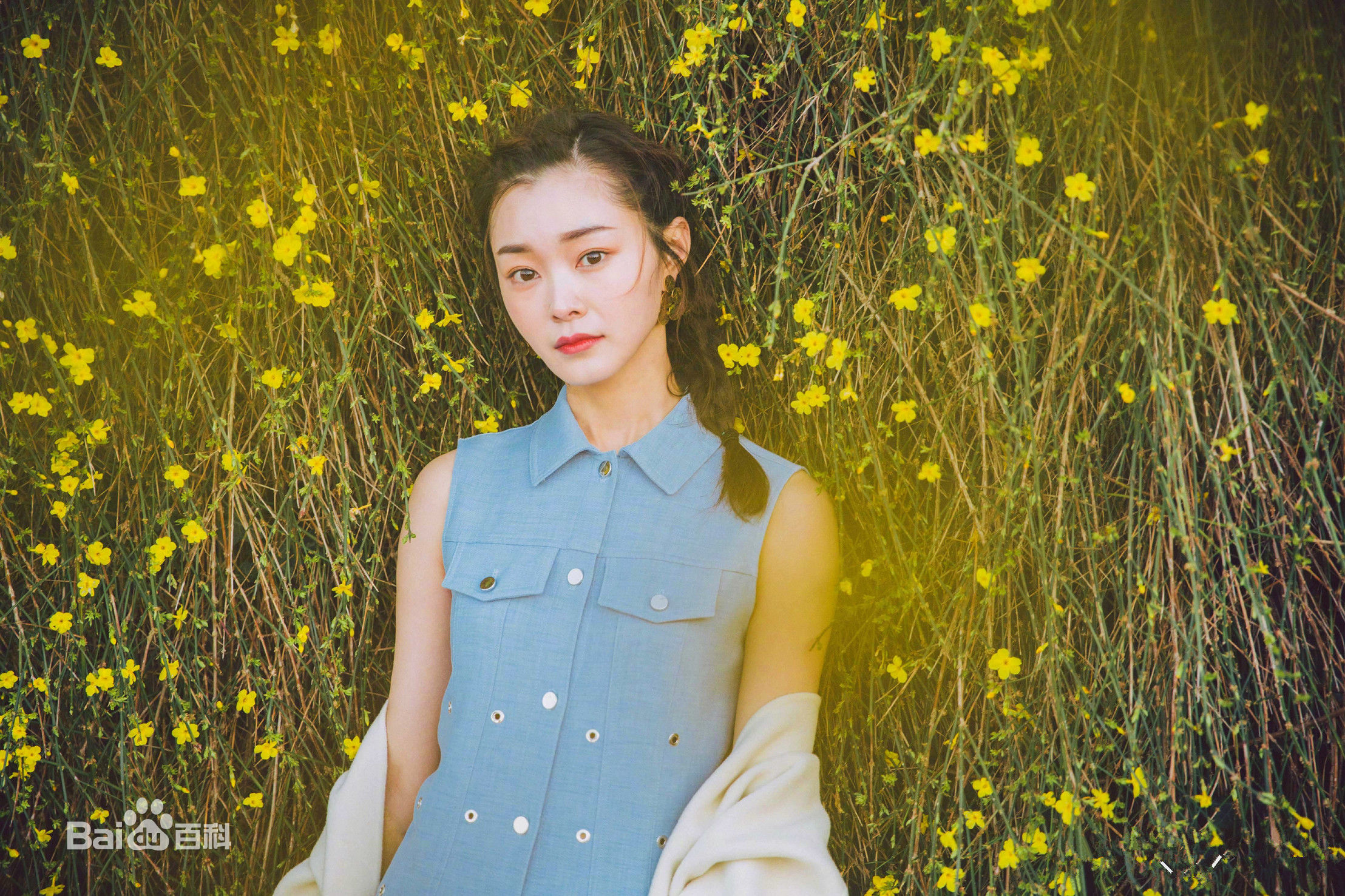 宋轶:面容清秀青春乖巧,温婉清新的气质,给人带来一阵清爽的风