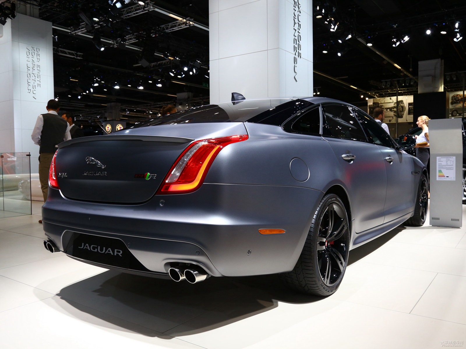捷豹xj的欣赏与品鉴,大气的设计很有动感