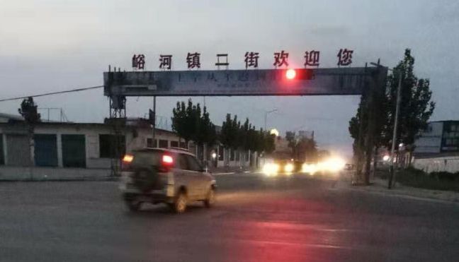 辉县峪河路口无监控,车辆无视红灯任性闯
