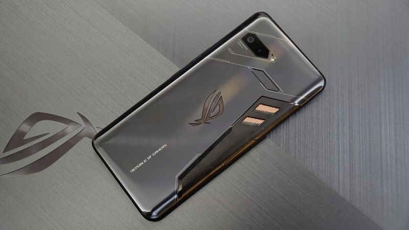 先有深耕电竞市场多年的华硕(asus)在今年6 月于台北国际电脑展,发表