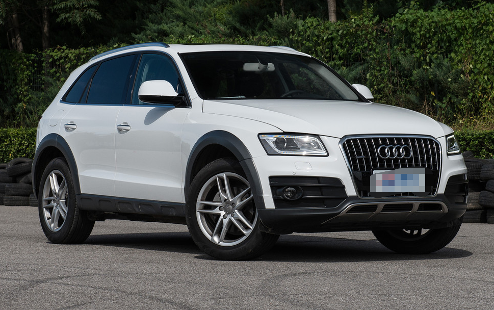 奥迪q5 plus 40 tfsi舒适版,看着中庸大气,造型经典不过时