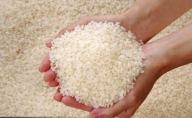 买大米散装好还是袋装好?超市老员工告诉你真相,网友:很意外