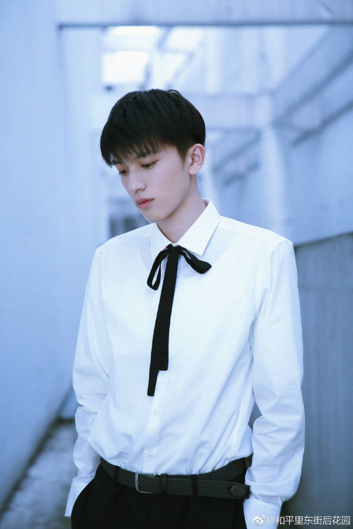 在《悲伤逆流成河》这部电影中,赵英博饰演齐铭,一个对易遥非常照顾的