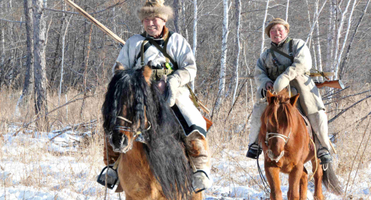 鄂伦春人原始狩猎所培养出的团结和勇敢精神,一代又一代的流传着
