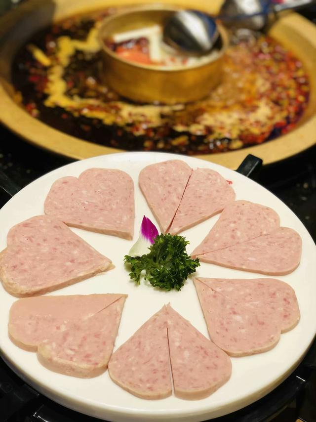 不要问我"天天吃火锅腻不腻"这种问题,我吃的鹅郡火锅不一样