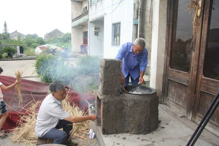 顾明琪 辑里湖丝 一颗蚕茧剥出1400米蚕丝