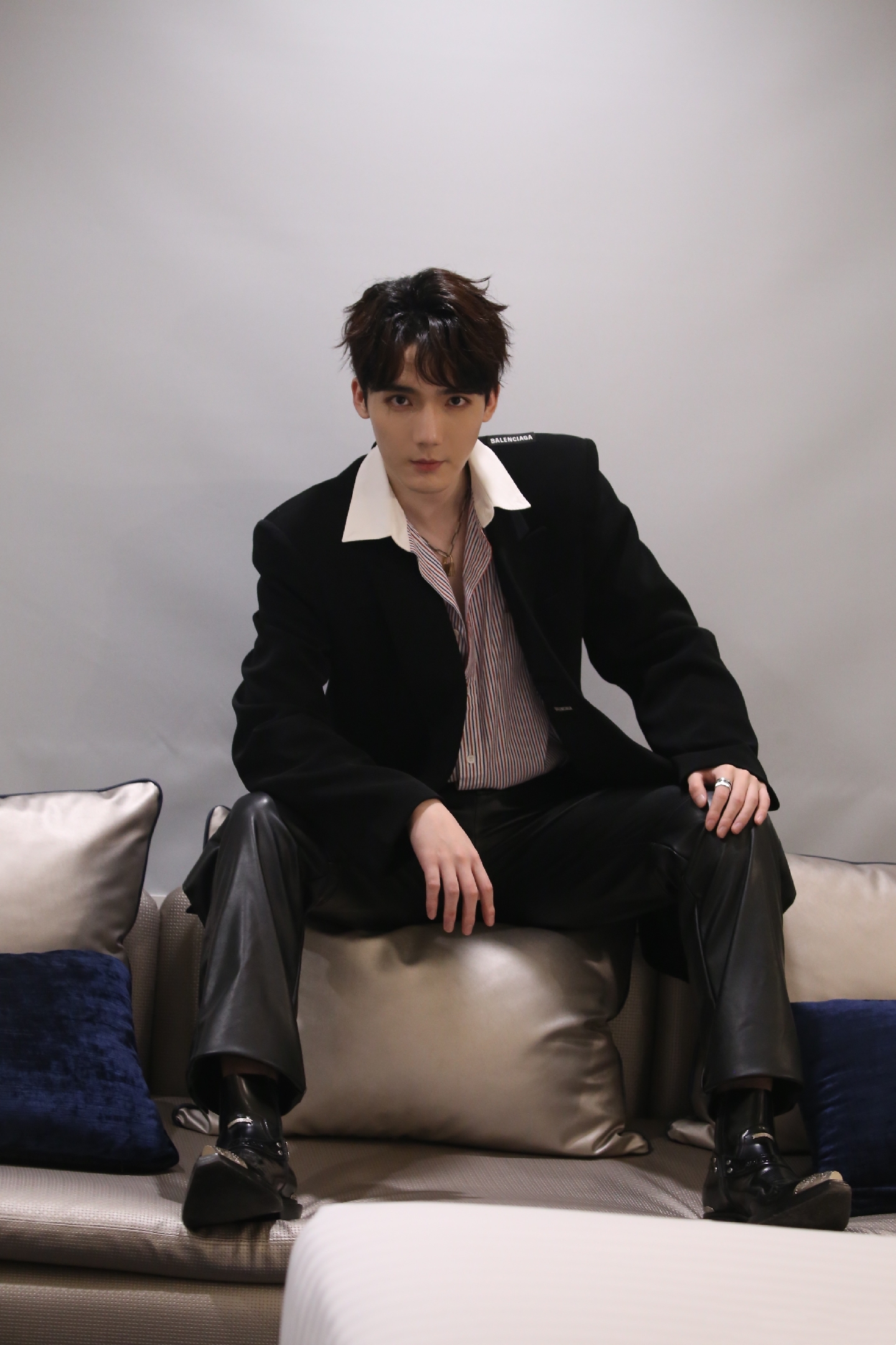 陈情令金子轩现代装也好帅,长相贵气穿啥都有钱,与师姐配一脸