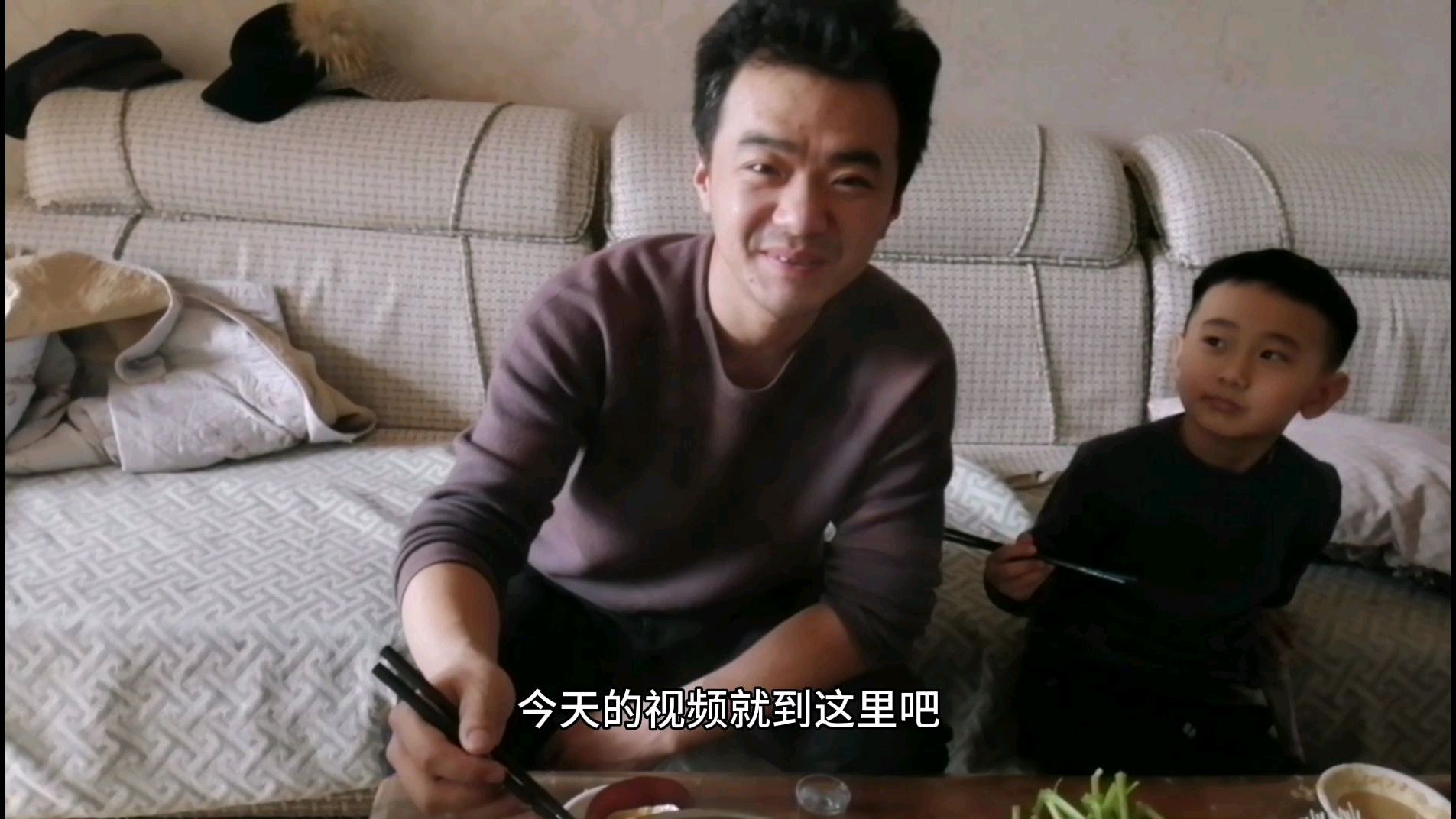 水汆丸子火锅还能这样简单做,味道不输专业厨师,旁边儿子看馋了
