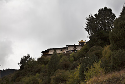 四川省阿坝藏族羌族自治州,察柯寺,位于马尔康县卓克基乡纳足沟属