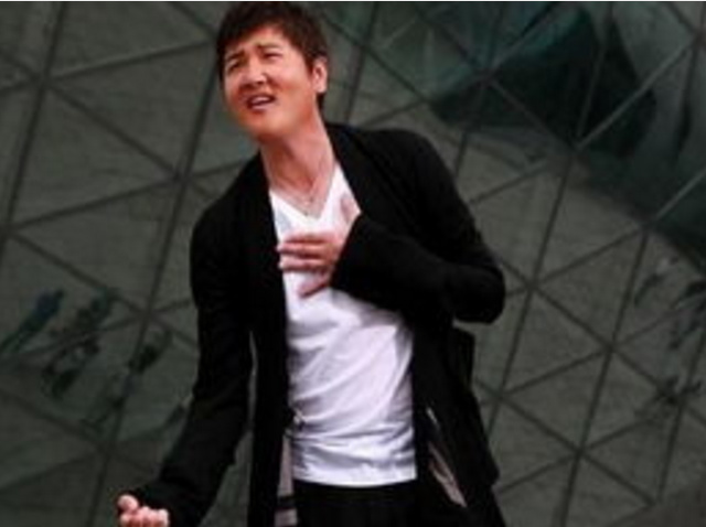 高音王子孙楠座驾,驾驶起来非常霸气有男人味