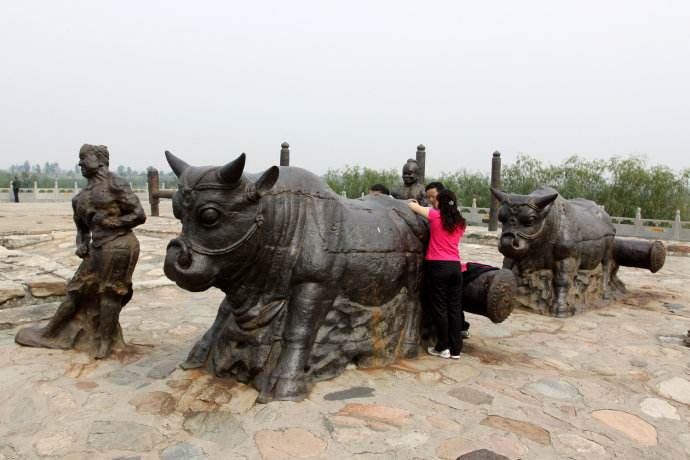 黄河的镇河铁牛,河底呆了千年都未生锈,专家都很难解释原理