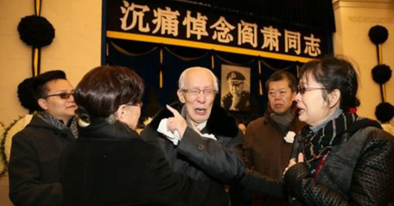 为钱反目?阎肃家人为遗产闹上法庭,网友:本是同根生相煎何太急