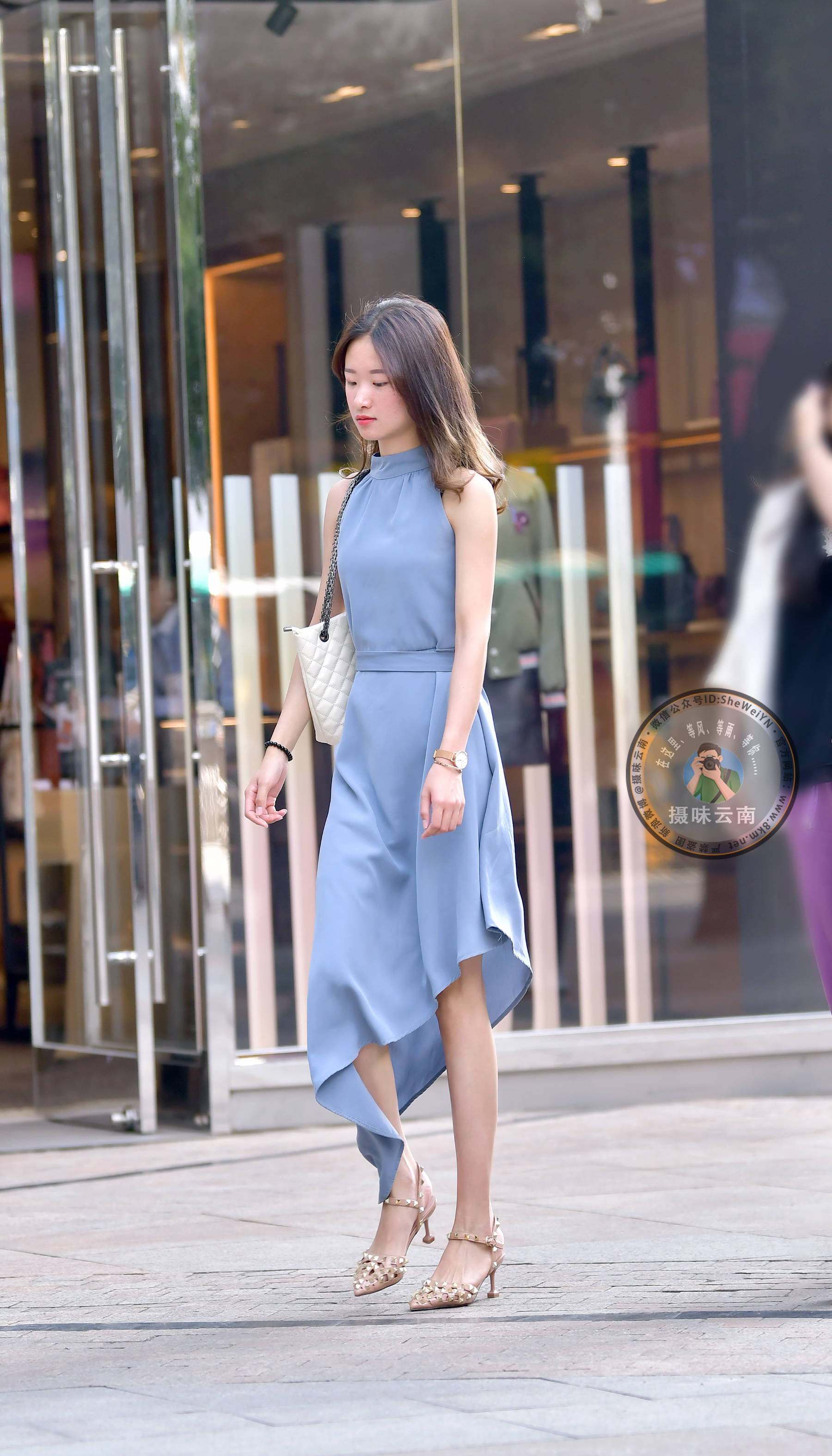 街拍:优雅美丽的连衣裙姐姐