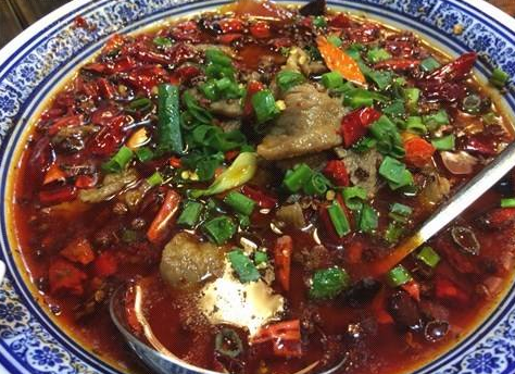 水煮猪杂是湘菜,一道湖南的传统名菜,地道的农家风味