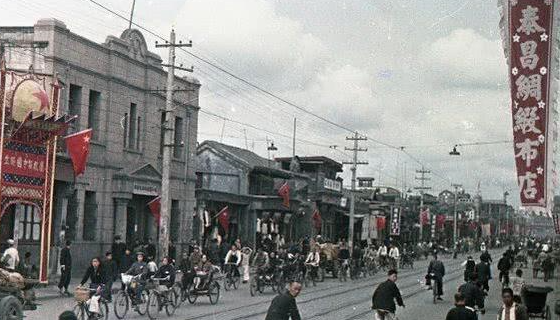 1949年新中国成立时北京街景罕见彩照,城市面貌焕然一