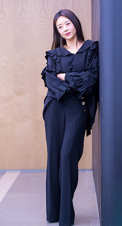 韩国艺人李秀敏接受专访拍写真,粉嫩桃花妆甜美气质迷人