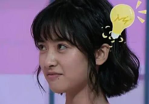 沈月说自己曾因丑没人追,看到高中旧照后,网友:这模样我也不追