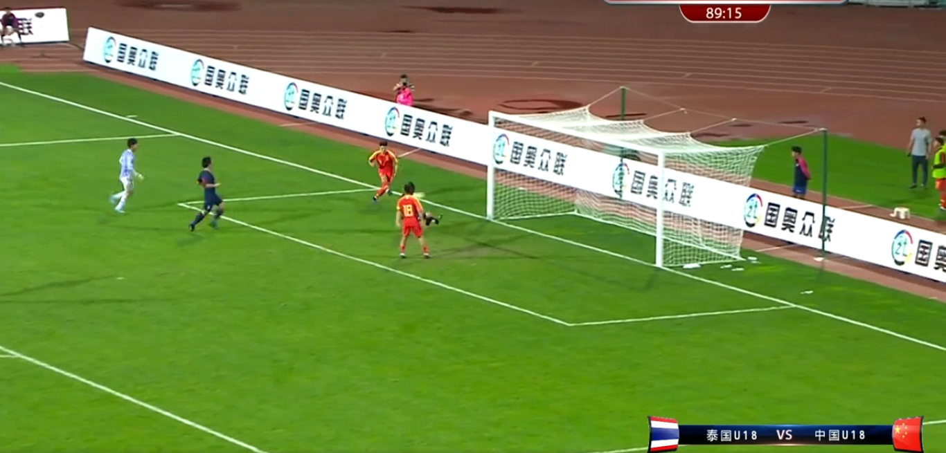 中国足球史诗级空门不进!17岁国脚2米空门中柱 名宿杨晨捂脸苦笑