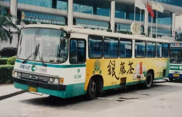 还记得深圳第一批公交车的样子吗!那些年老深圳人追过的公交车