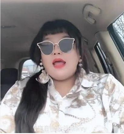 "最美胖妹"走红,摘下眼镜圈粉百万,网友:胖和丑真的没