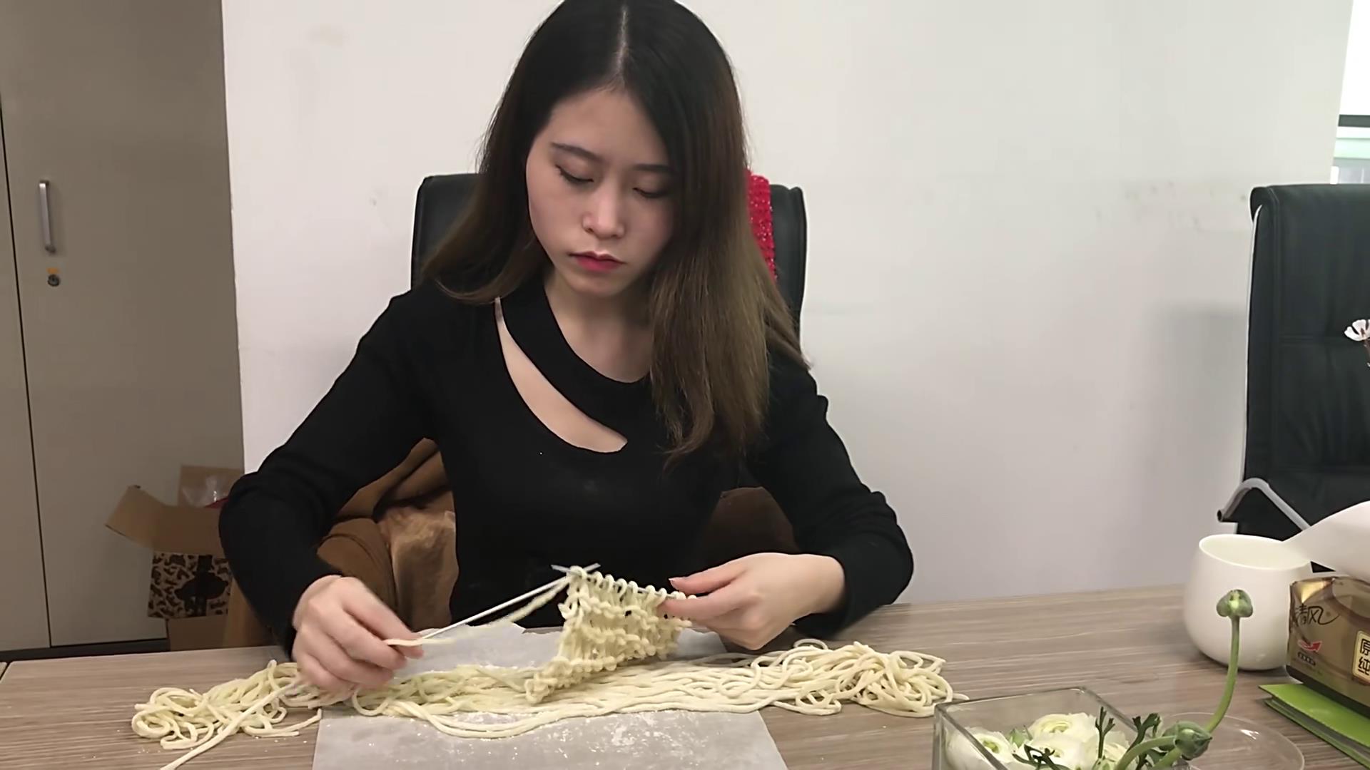 办公室小野之泡面复仇记,"社会人"小野惹不起!