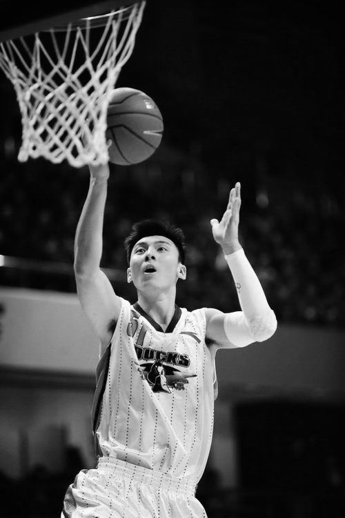 吉喆凌晨病逝,麦蒂发文悼念:他是非常优秀的球员和对手