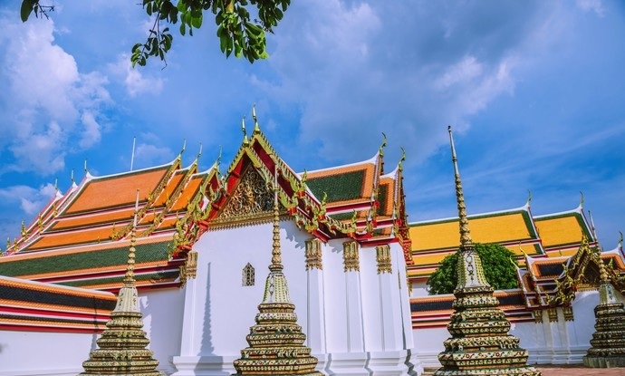 卧佛寺,又称菩提寺,是全曼谷最古老的庙,也是全泰国最大的庙宇